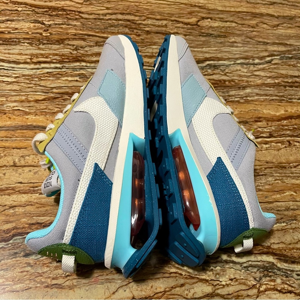 Nike - Picture 3 of 9